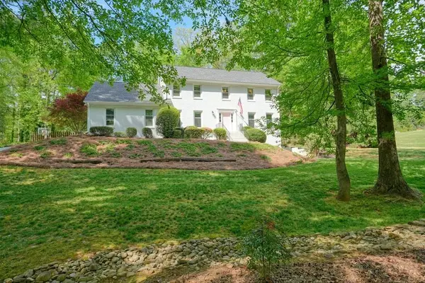1075 Willow Bend, Roswell, GA 30075