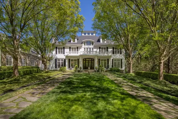 1095 Stonegate Court, Roswell, GA 30075