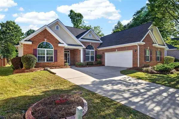 8004 Larksview Drive, Fairburn, GA 30213