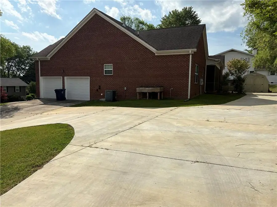 805 Thomas Avenue, Chickamauga, GA 30707 - #3