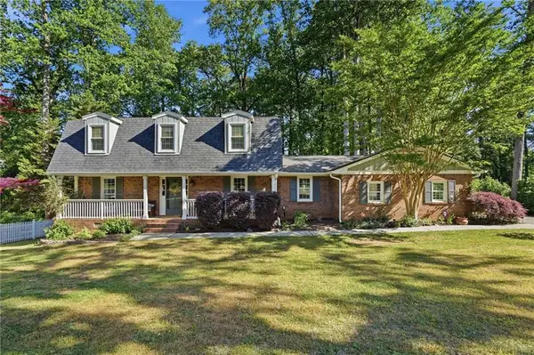 135 Beechwood Trail, Roswell, GA 30075