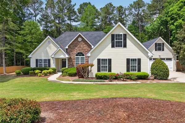 836 Winding Grove Lane, Loganville, GA 30052