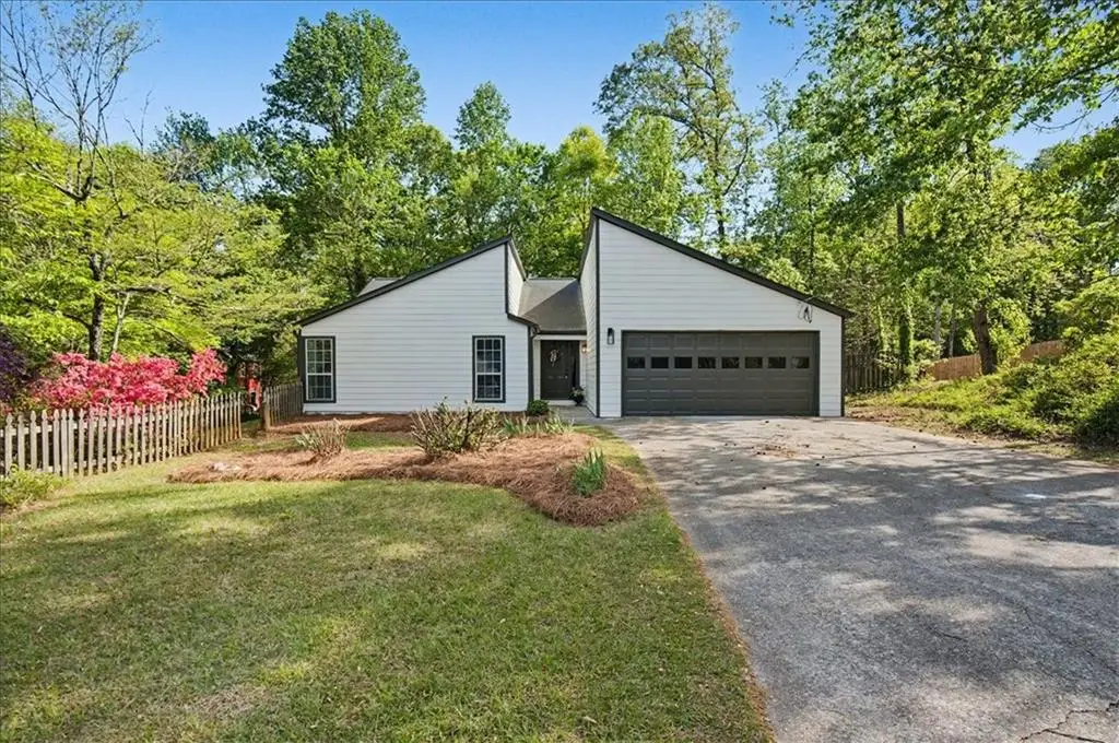 5985 Bayside Drive Nw, Acworth, GA 30101 - #1