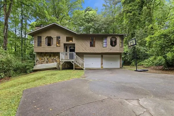 3055 Malvern Drive, Snellville, GA 30039
