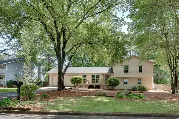 9665 Pine Thicket Way, Roswell, GA 30075