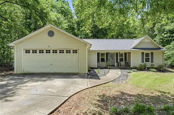 131 Homestead Way, Locust Grove, GA 30248