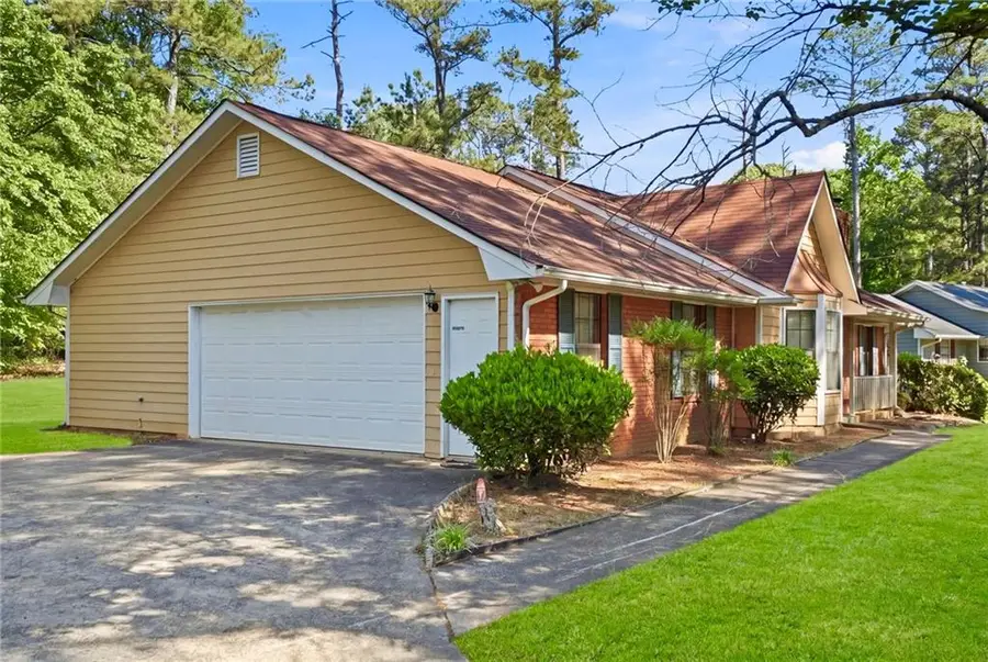 579 Scarborough Road, Ellenwood, GA 30294 - #2
