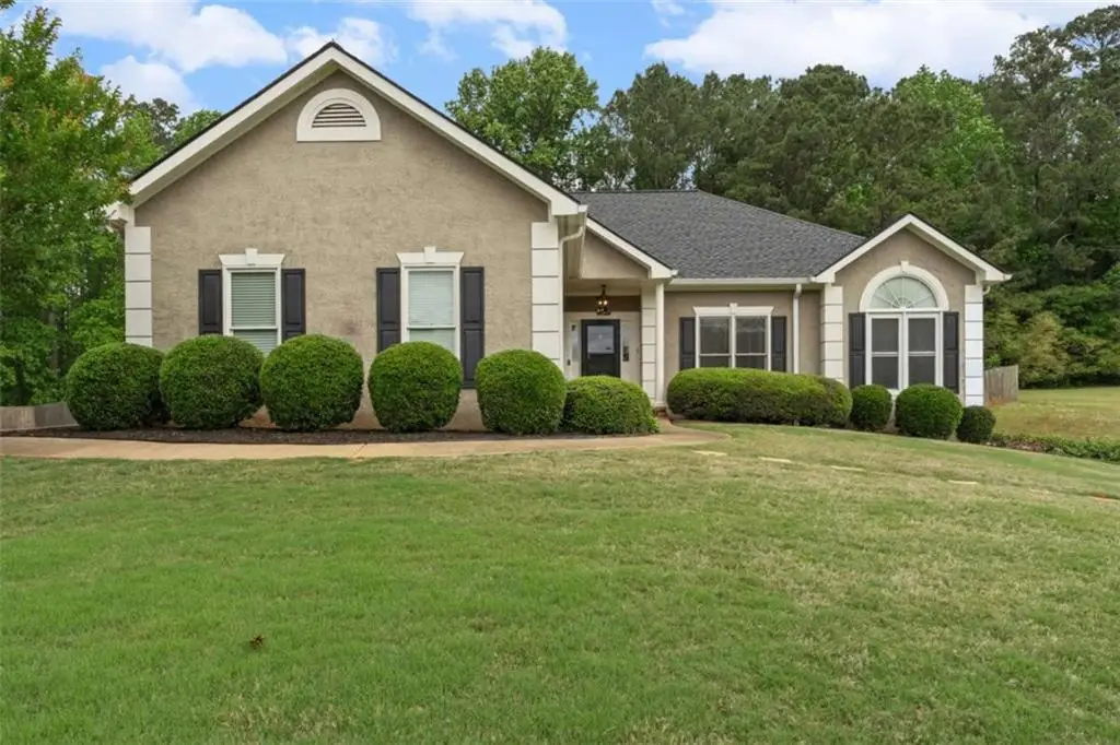 122 Crescent Drive, Newnan, GA 30265 - #1