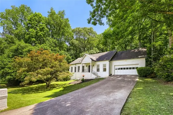 152 Oakwood Hills Drive, Suwanee, GA 30024