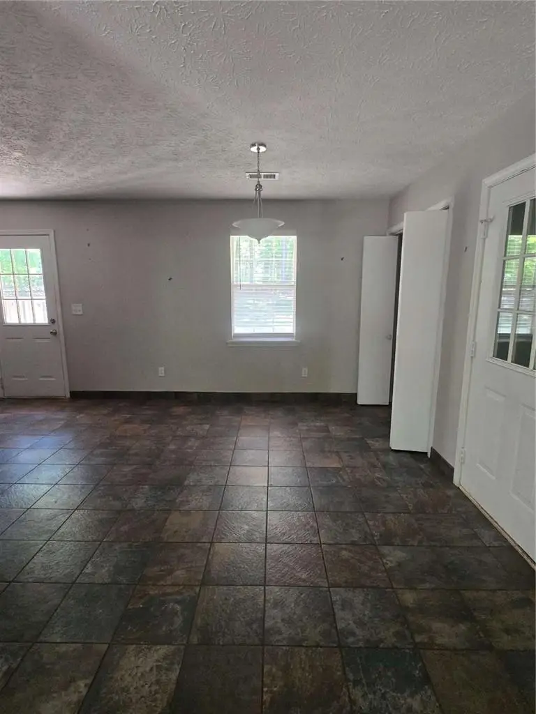 125 E Country Woods Drive E, Covington, GA 30016 - #3