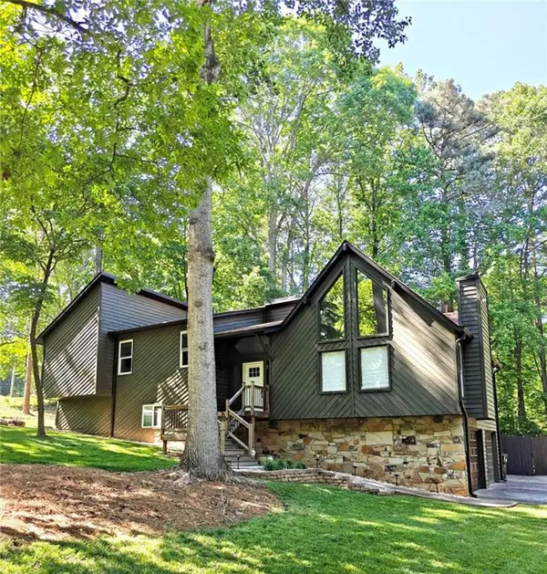 1302 Rolling Green Drive, Acworth, GA 30102