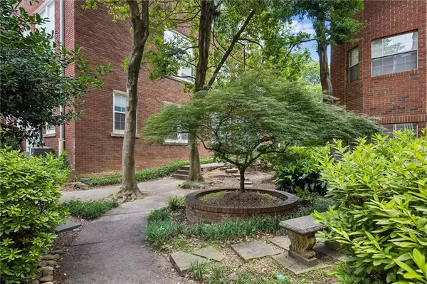 1041 State Street Nw #24, Atlanta, GA 30318