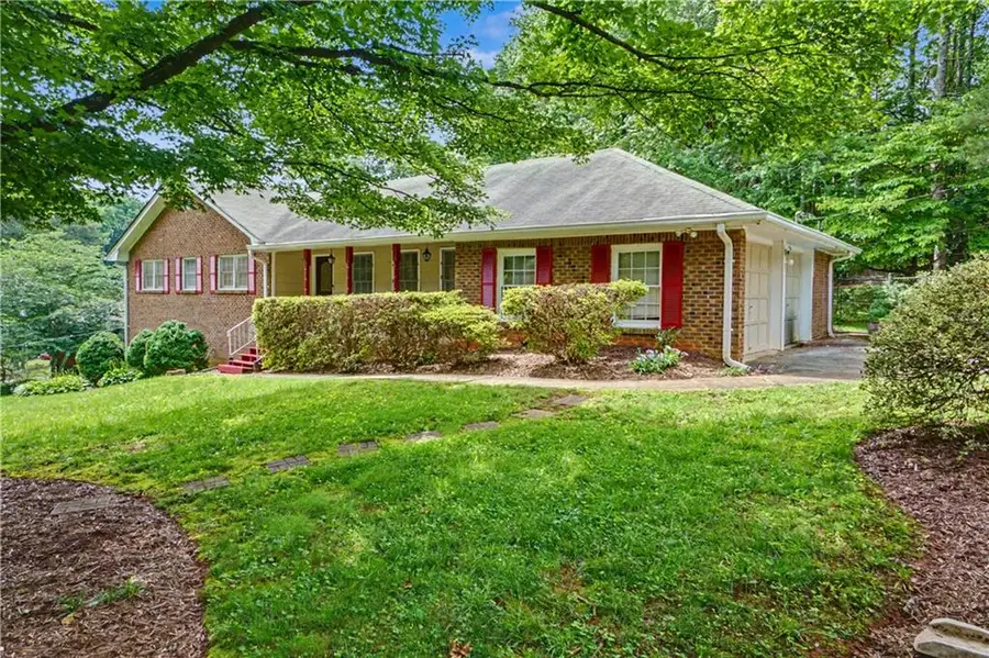 391 Beaumont Drive, Stone Mountain, GA 30087 - #2