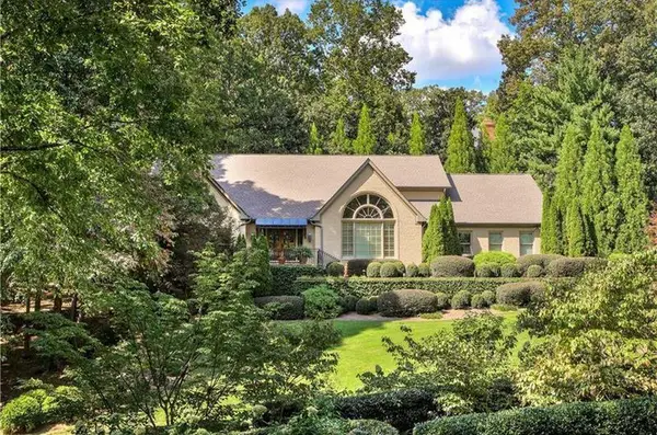 335 Green Glen Way, Atlanta, GA 30327