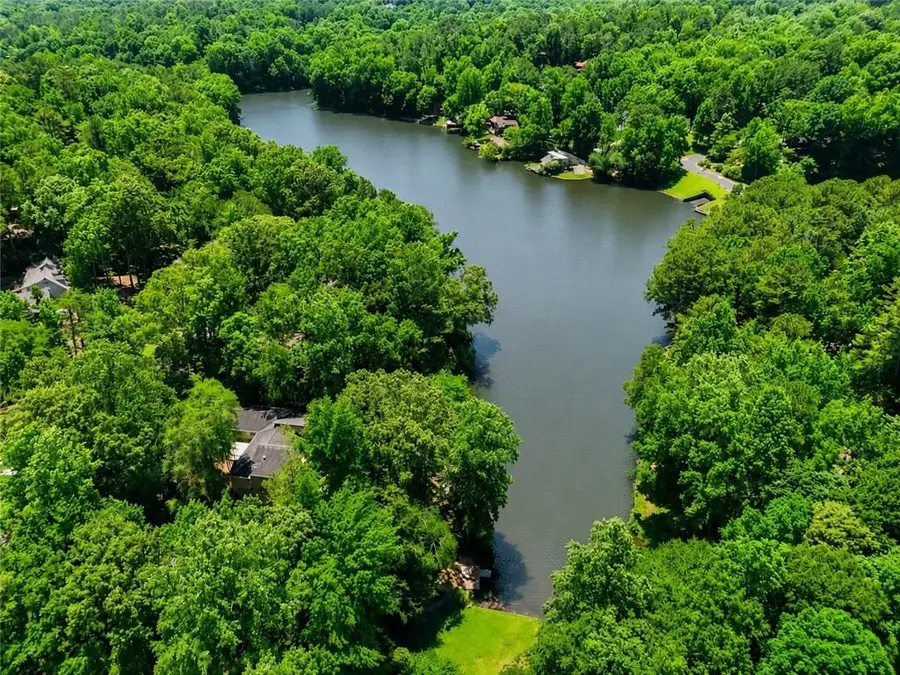 3985 Loch Highland Pass Ne, Roswell, GA 30075 - #3