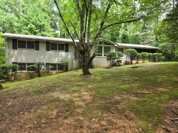 835 Niskey Lake Circle, Atlanta, GA 30331