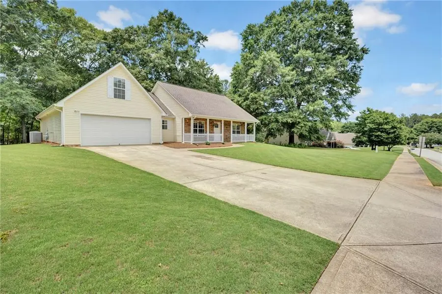 242 Richmond Drive, Social Circle, GA 30025 - #2