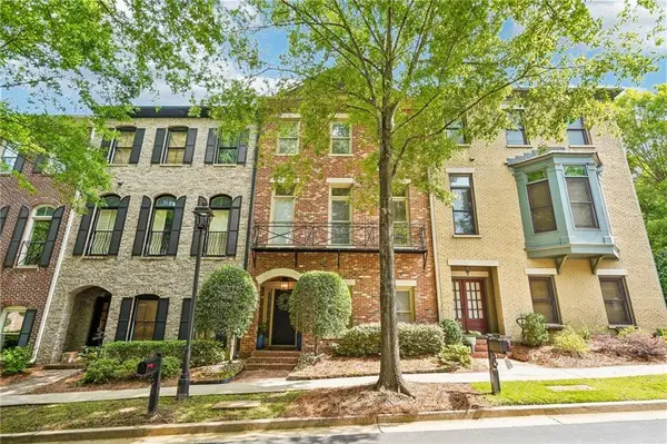 151 W Ridge Way, Roswell, GA 30076