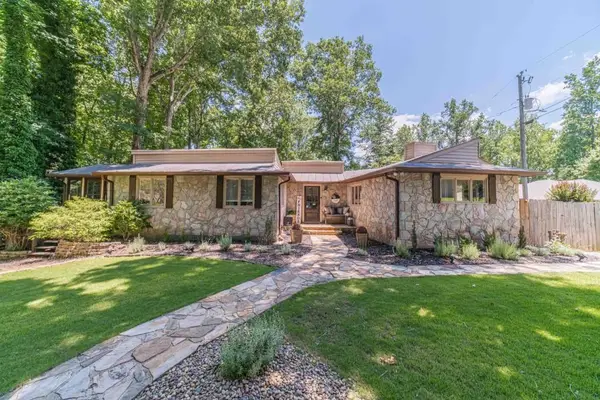 45 Lakepoint Drive, Dawsonville, GA 30534