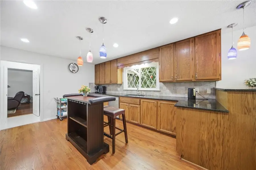 1875 Dovonshire Road Sw, Marietta, GA 30064 - #3
