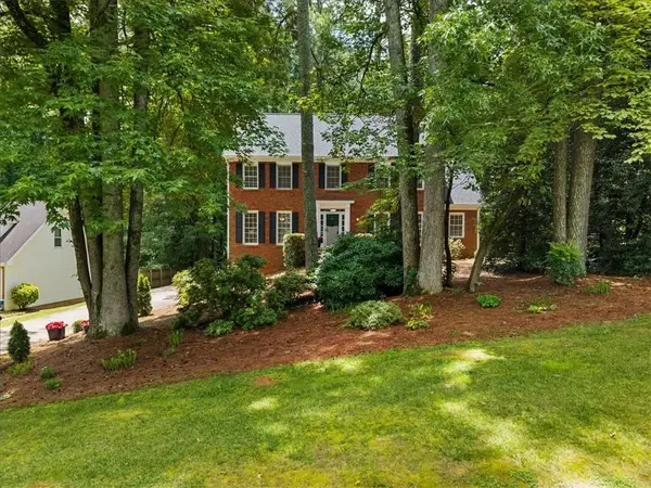153 Lakeside Drive Nw, Kennesaw, GA 30144
