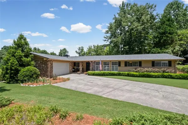 2730 Fontainebleau Drive, Dunwoody, GA 30360
