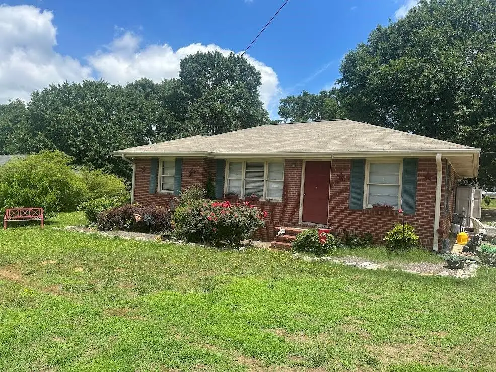 369 W Candler Street, Winder, GA 30680 - #1