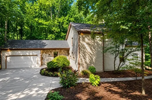 8760 S Mount Drive, Alpharetta, GA 30022