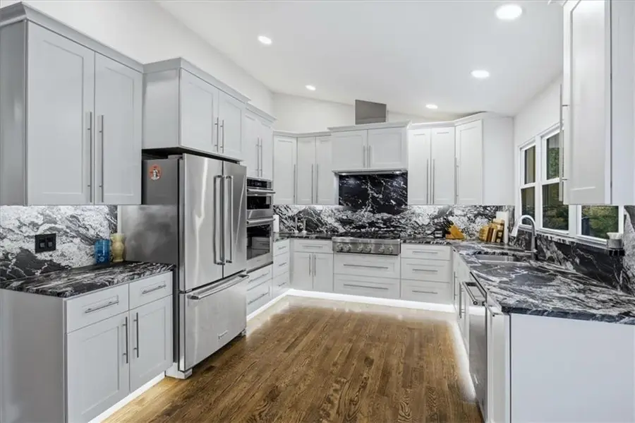 8 Rhodes Drive Se, Marietta, GA 30068 - #3