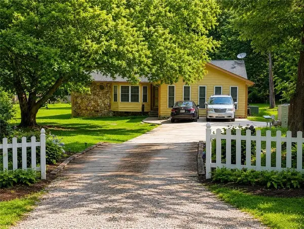 30 Price Drive W, Locust Grove, GA 30248