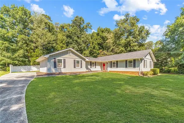 3245 Village Glen Trail S, Snellville, GA 30039