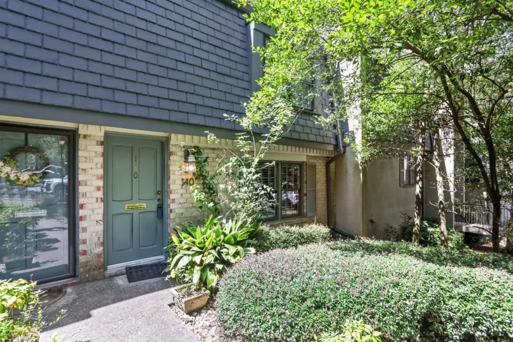 140 Amherst Place Nw, Atlanta, GA 30327 - #1