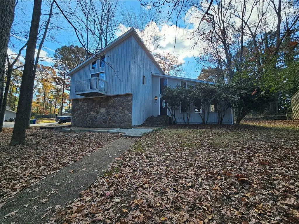 5085 Rock Glen Dr, Stone Mountain, GA 30088 - #1