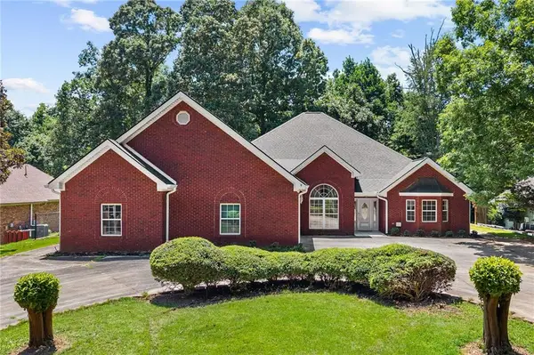 5555 Stone Trace, Gainesville, GA 30504
