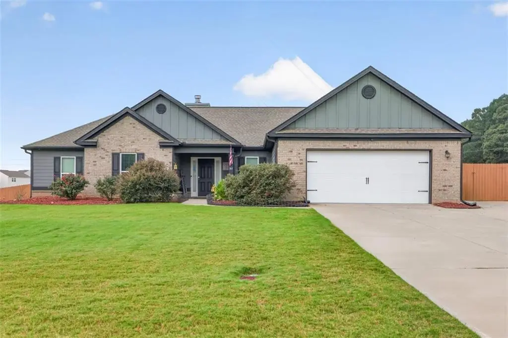 305 Mcmillian Ct, Winder, GA 30680 - #1