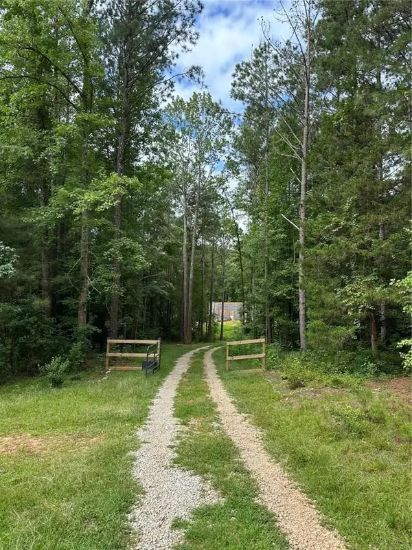 700 Barr Farm Road, Roopville, GA 30170