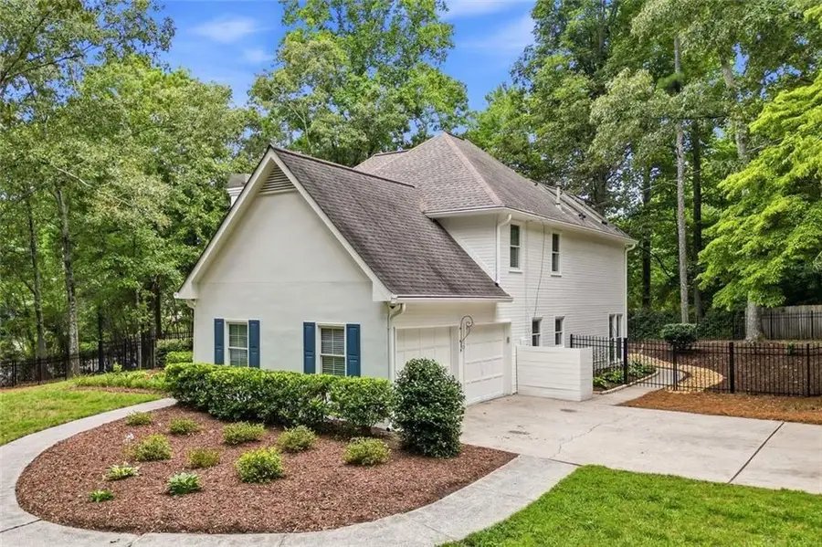 181 W Lake Drive, Roswell, GA 30075 - #3