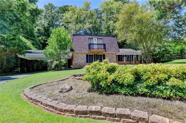 567 Planters Row Sw, Lilburn, GA 30047