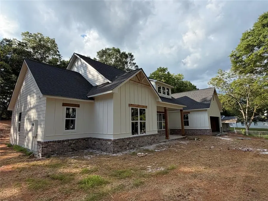 207 Walton Street, Loganville, GA 30052 - #3