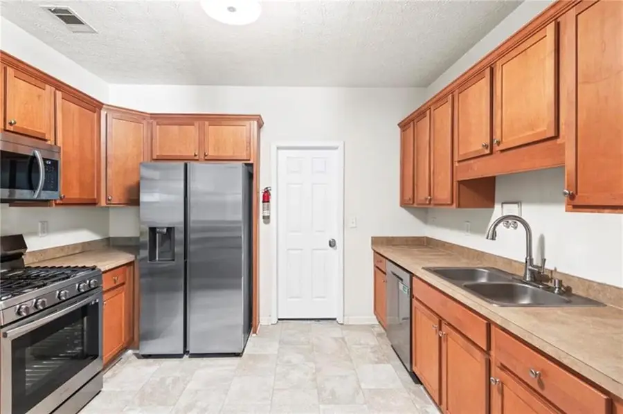 1709 W Taylor Avenue, East Point, GA 30344 - #3