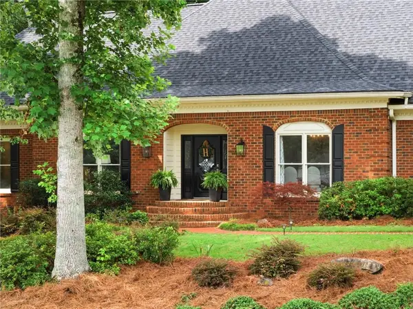 1040 Finnsbury Drive, Roswell, GA 30075