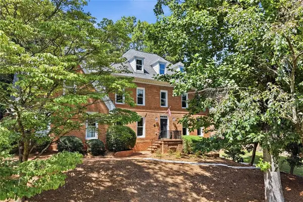 7680 Dunvegan Close, Sandy Springs, GA 30350