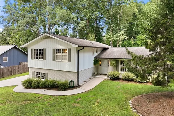 670 Robinhood Trail, Gainesville, GA 30501