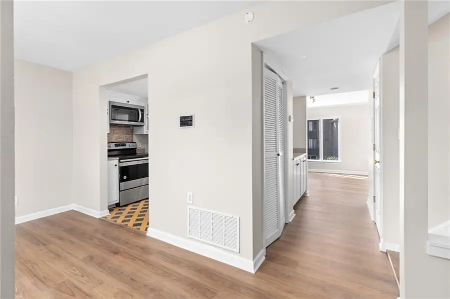15 Ivy Square Ne, Atlanta, GA 30342 - #3