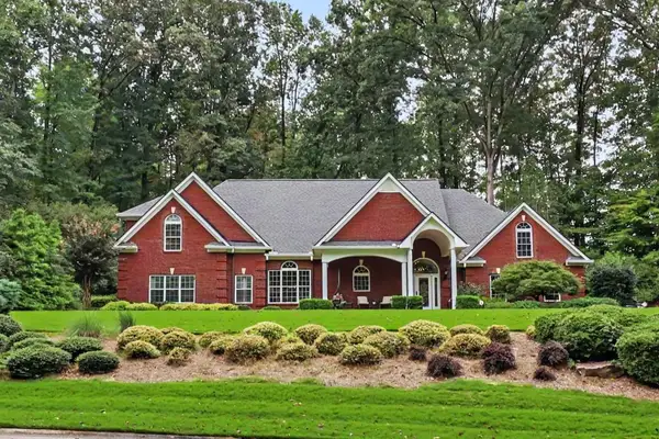 272 Glen Lake Drive, Hoschton, GA 30548