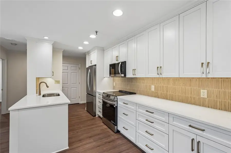 300 Johnson Ferry Rd, Road Ne #B-601, Sandy Springs, GA 30328 - #3