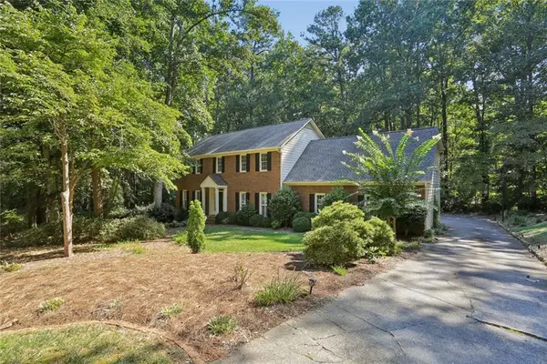 1090 Applecross Drive, Roswell, GA 30075