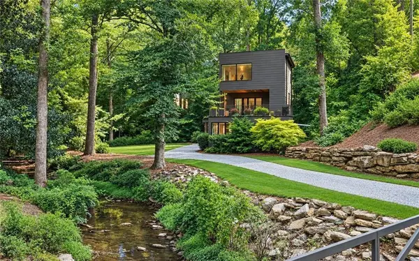 585 Mountain Way Ne, Atlanta, GA 30342