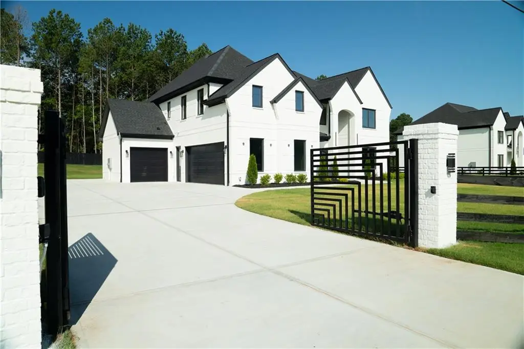 5797 Orouke Rd, Sugar Hill, GA 30518 - #1