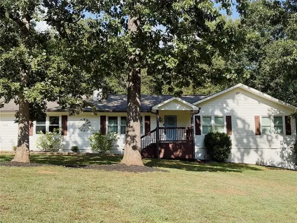 1738 Sandy Court, Snellville, GA 30078